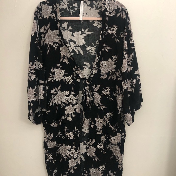 Robe - Picture 2 of 4